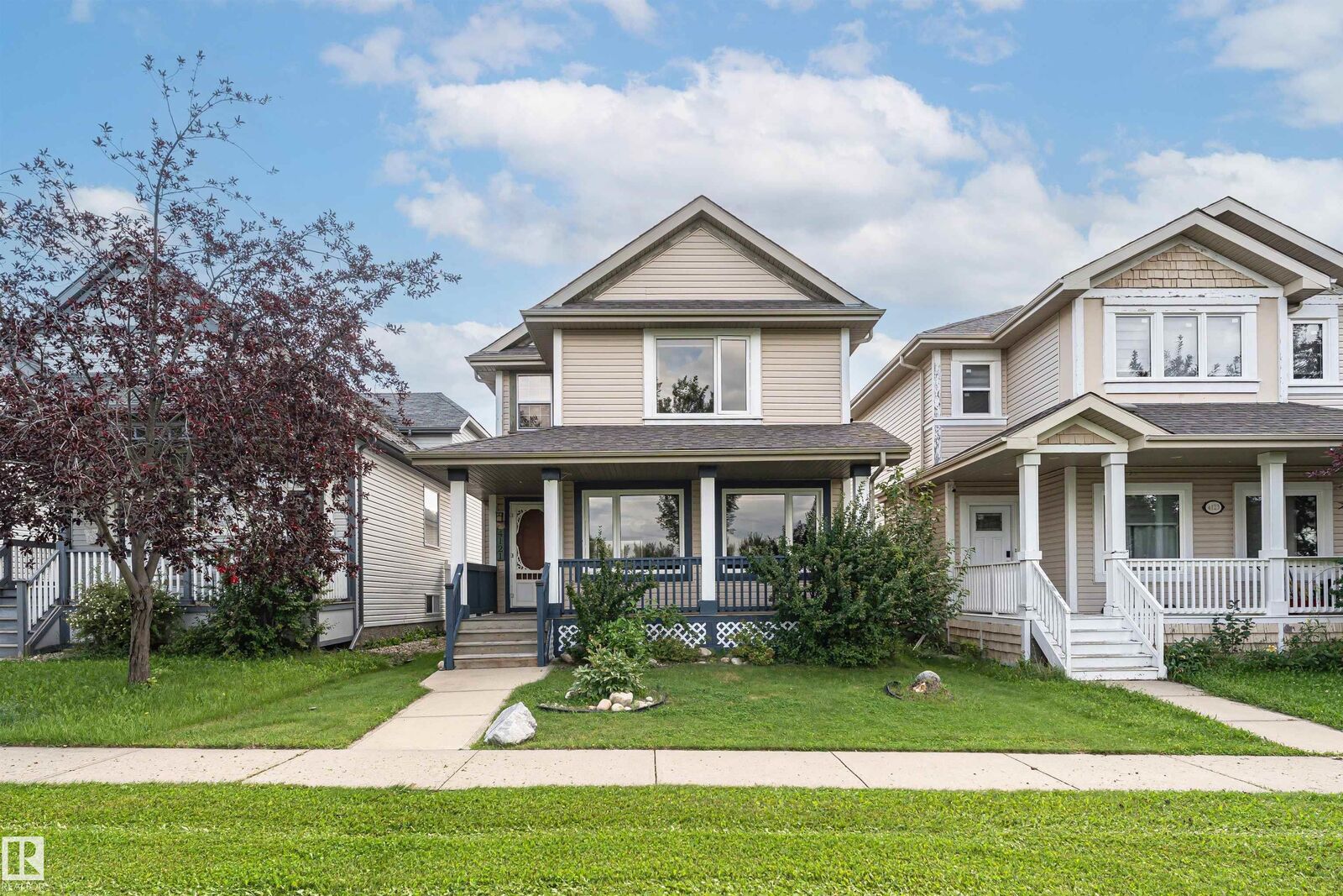 Photo de la propriété:  4121 Tompkins Way NW  AB T6R 3E6 