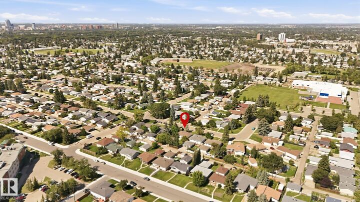 Property Photo:  6015 92A Avenue NW  AB T6B 0T3 