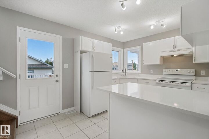 3104 32 Avenue NW — photo 1