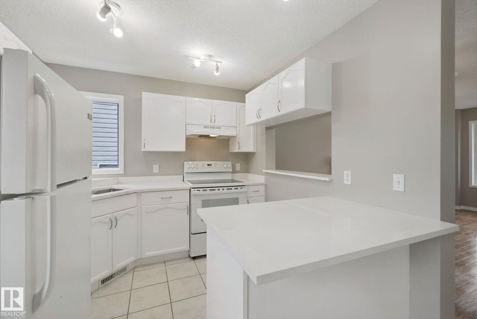 Property Photo: 3104 32 Avenue NW AB T6T 1X3