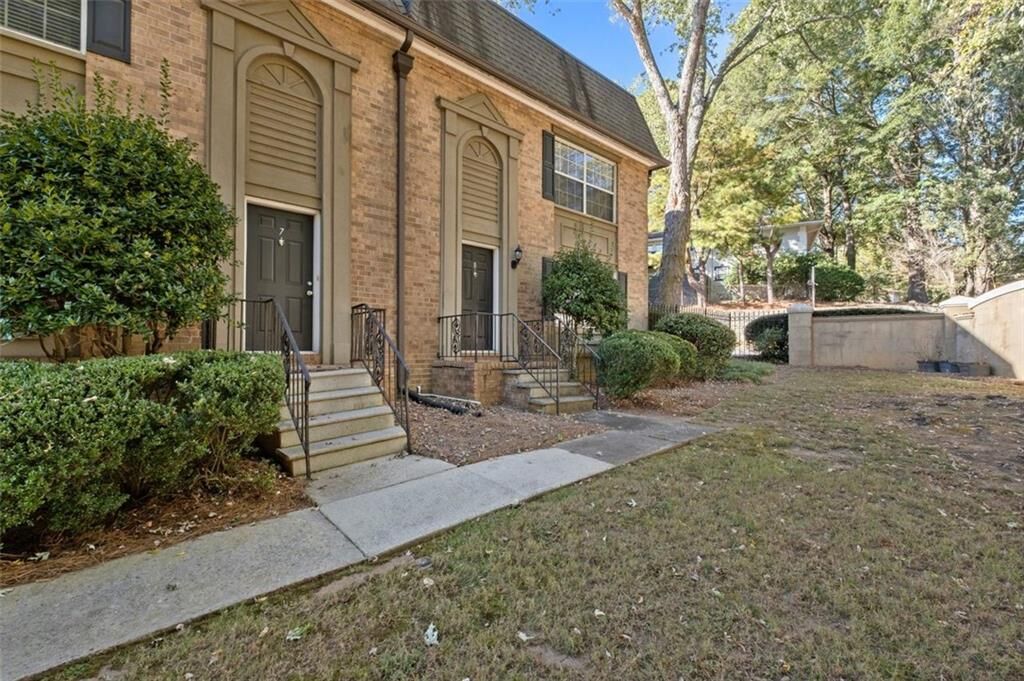 Property Photo: 6980 Roswell Road A8 GA 30328