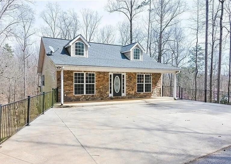 Property Photo: 825 Rue Fluer De Lis GA 30553