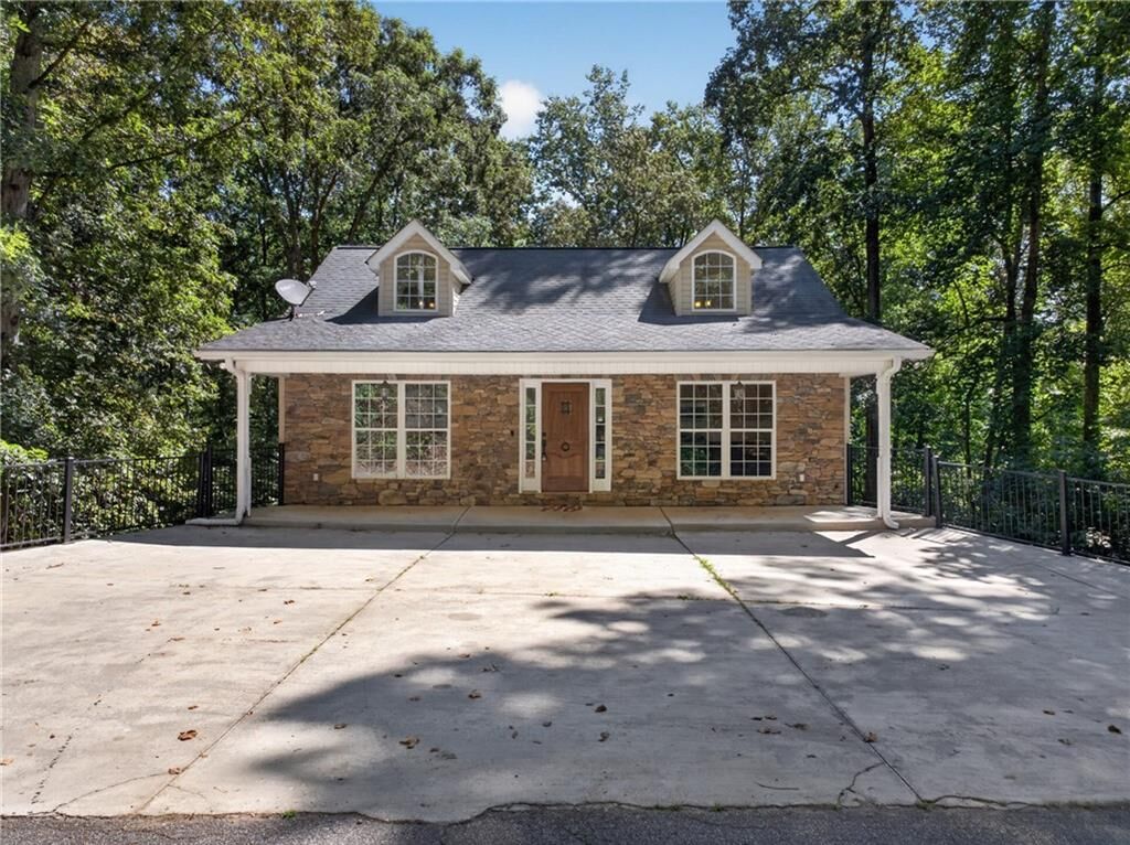 Property Photo:  825 Rue Fluer De Lis  GA 30553 