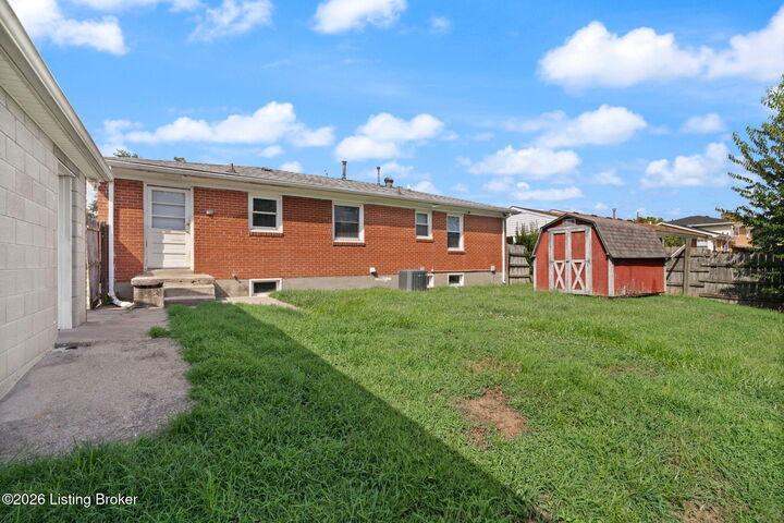 Property Photo: 7106 Sunny Vale Way KY 40272