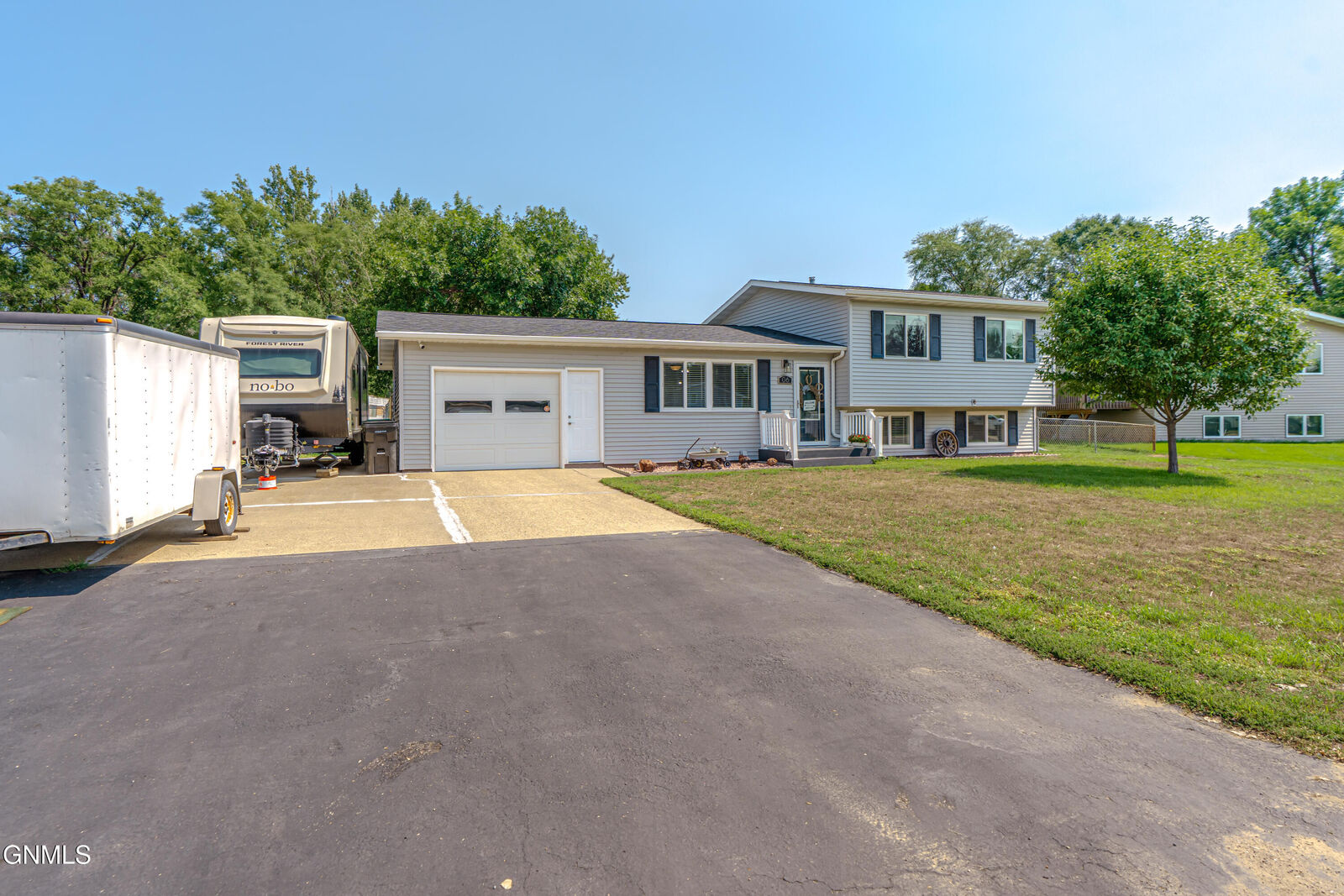 Property Photo: 6 Brevet Place ND 58504