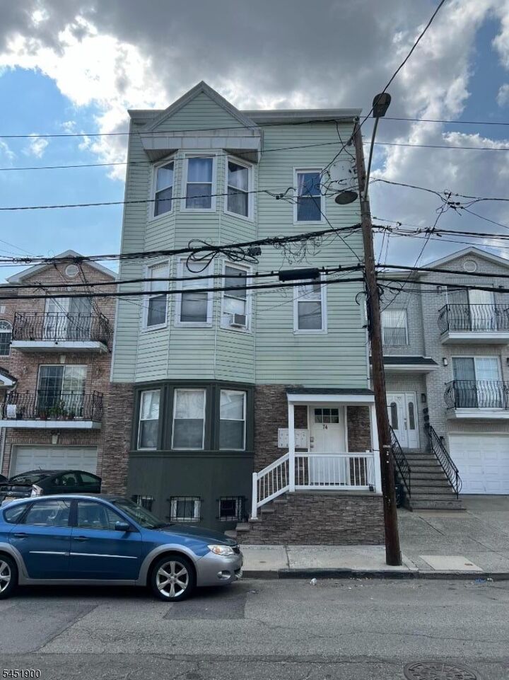 Property Photo: 74 Chambers St 4 NJ 07105