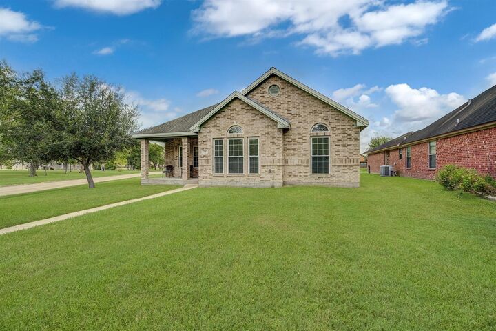 Property Photo: 131 Silverbell Circle TX 77566