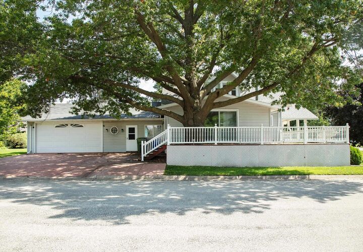 Property Photo:  622 5th Street  IA 50602 
