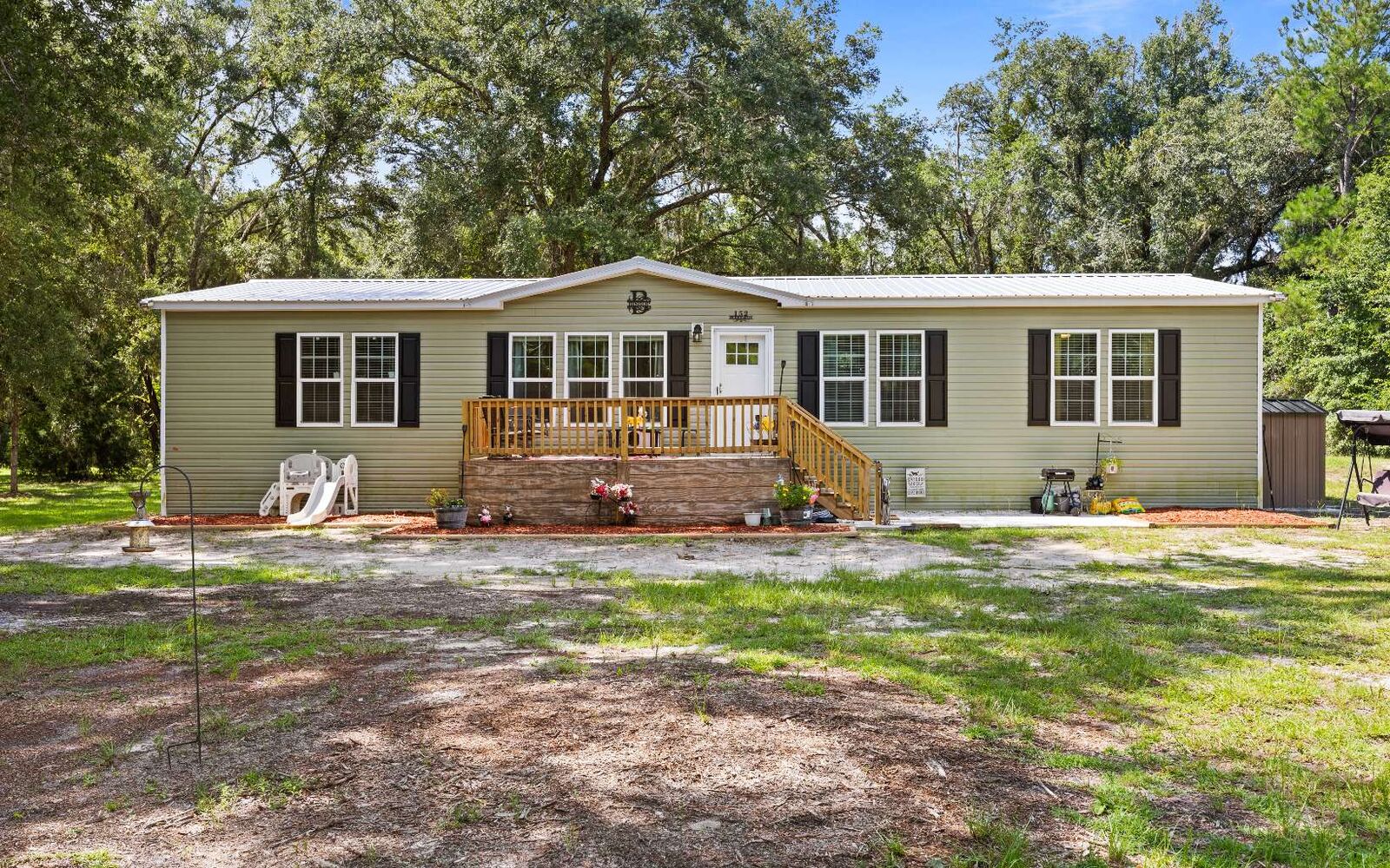 Property Photo:  