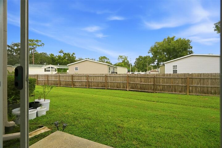 Property Photo:  9848 Ashburn Lake Drive  FL 33610 