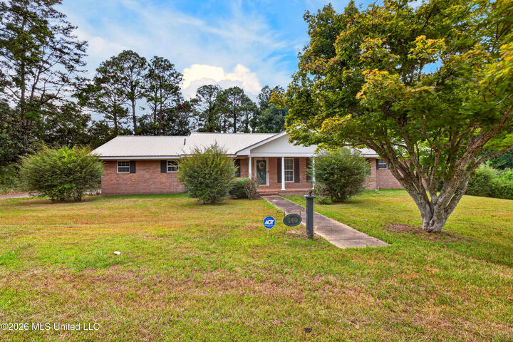 Property Photo:  140 Holleman Street  MS 39577 