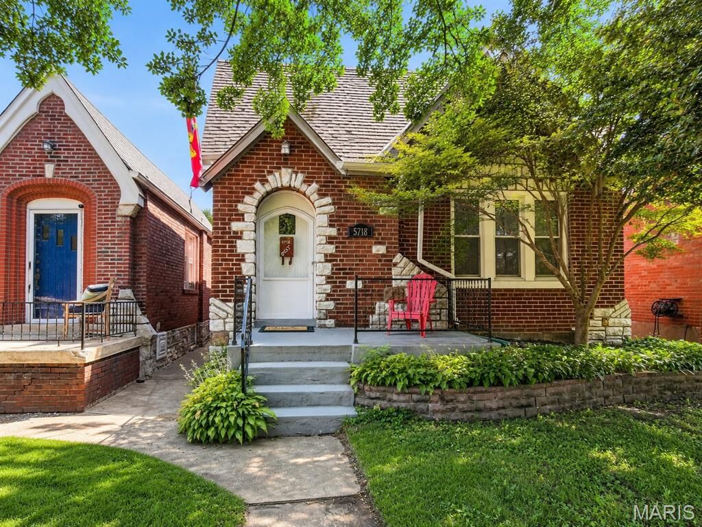 Property Photo: 5718 Nottingham Avenue MO 63109