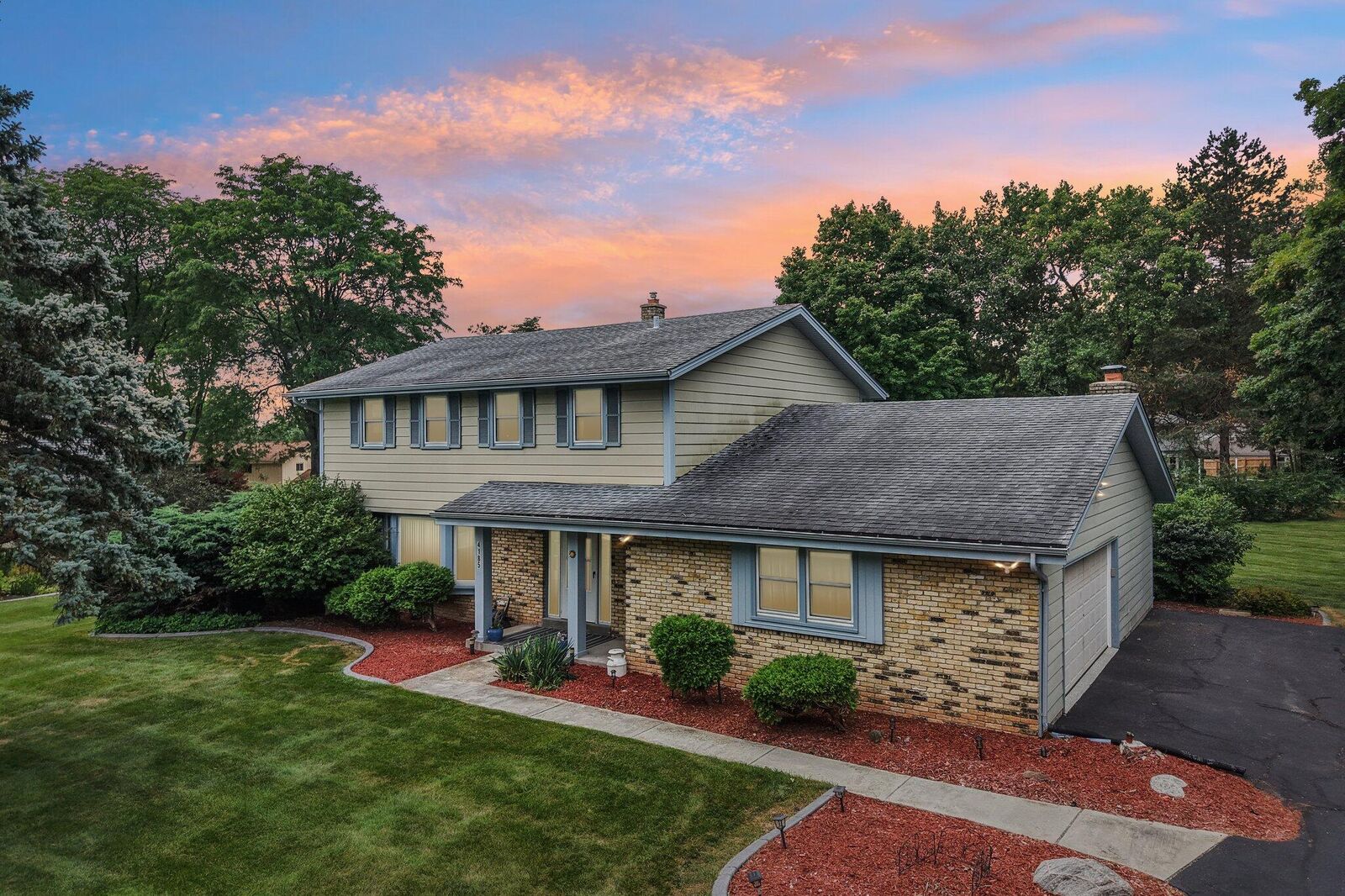 Property Photo: 4185 Beaufort Dr WI 53045