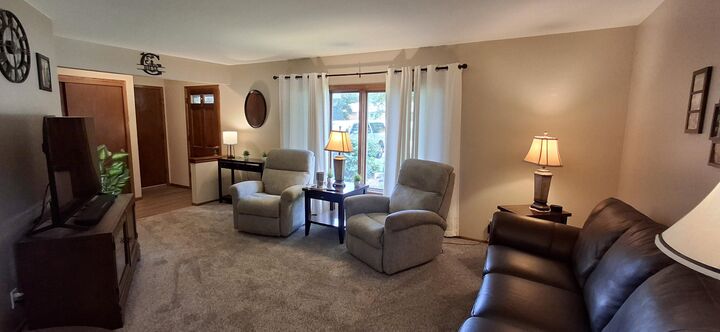 Property Photo: 548 Oakwood Dr WI 53029
