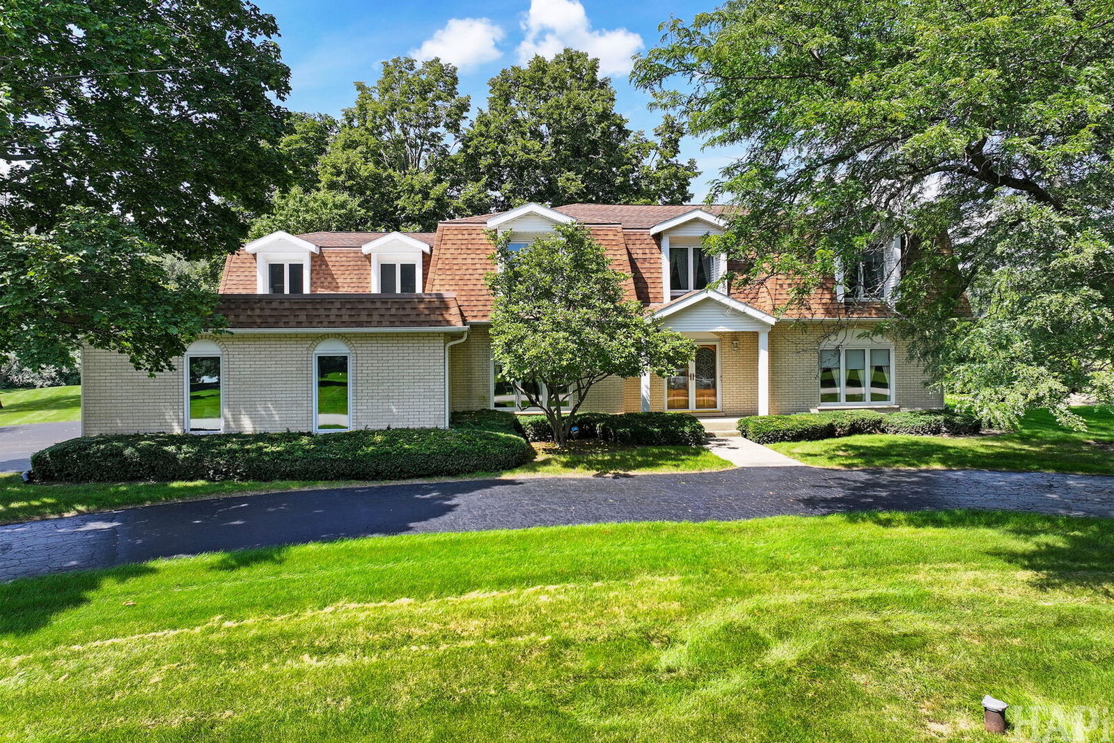 Property Photo: 55 Watergate Drive IL 60010