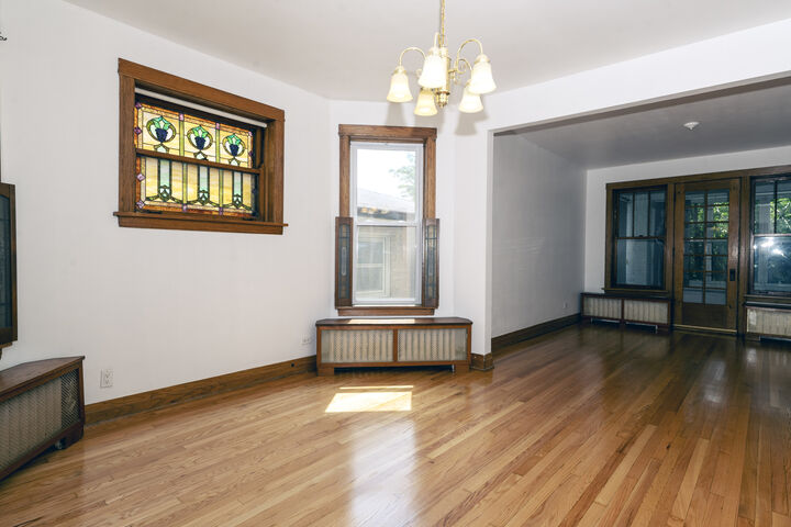 Property Photo:  5104 W Hutchinson Street 2  IL 60641 