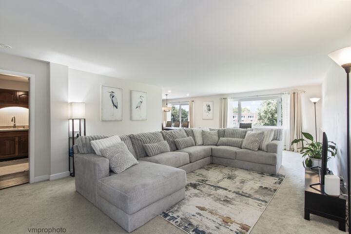 Property Photo: 2812 E Bel Aire Drive 303 IL 60004