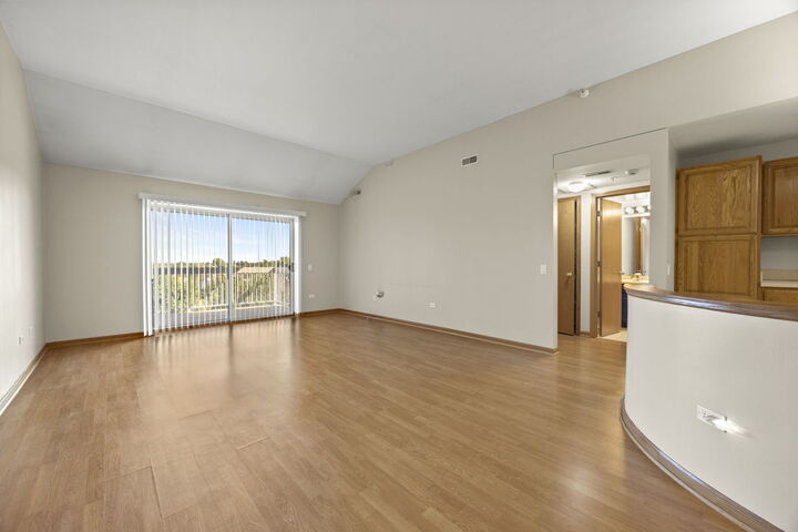 Property Photo: 2020 Saint Regis Drive 605 IL 60148