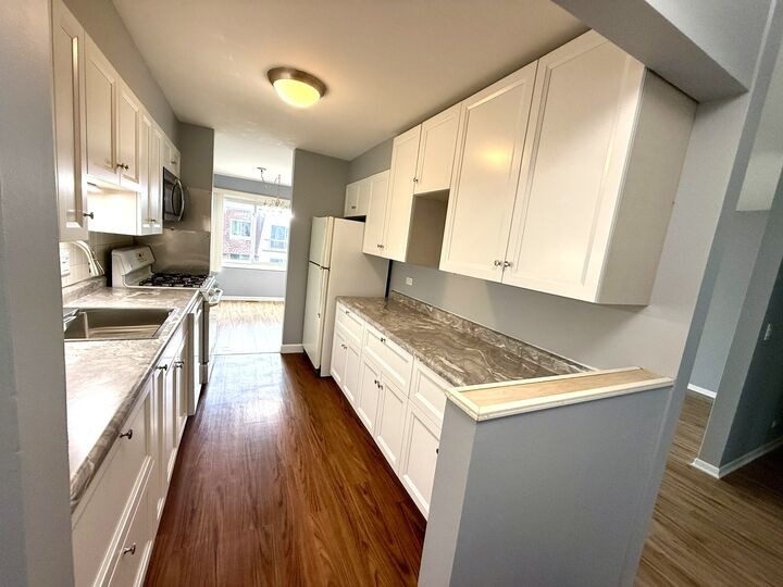 Property Photo: 3026 Roberts Drive 8 IL 60517
