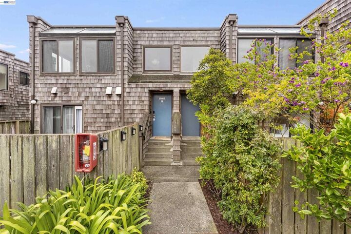 Property Photo:  262 Beachview Ave 4  CA 94044 