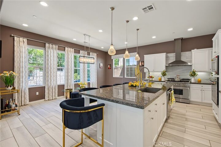 Property Photo:  27681 Turnleaf Court  CA 91350 
