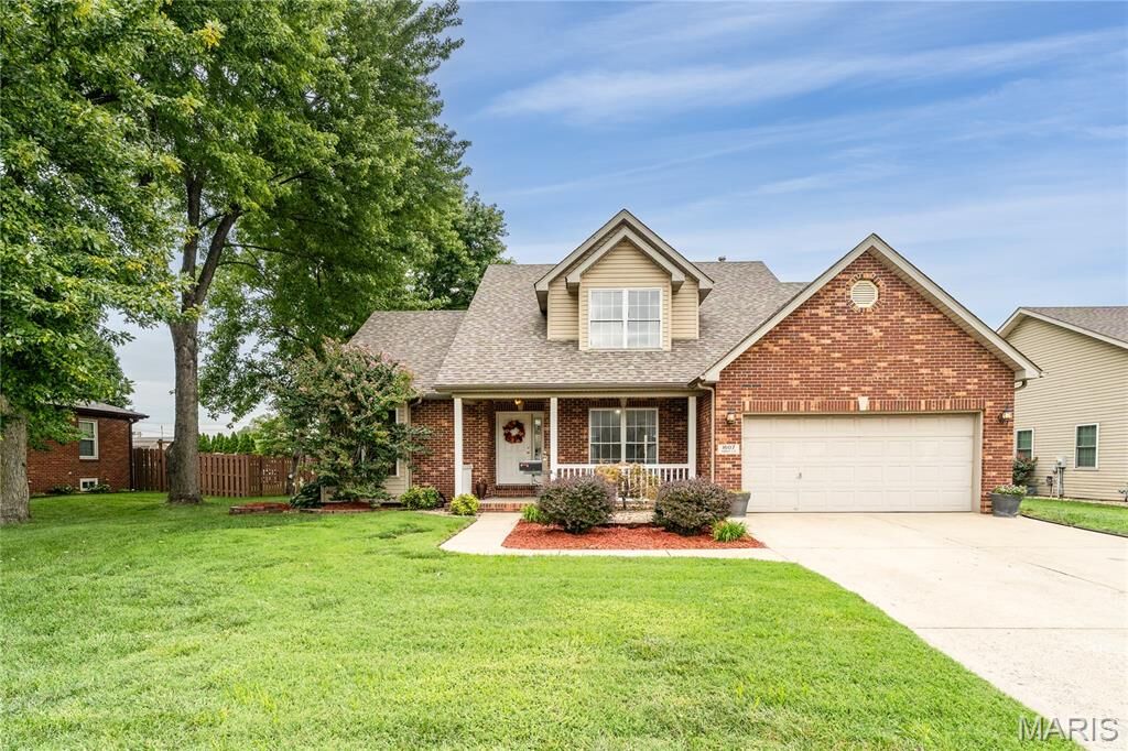 Property Photo:  1607 Amos Court  IL 62040 