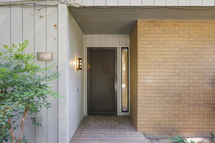 Property Photo: 800 Elmhurst Circle CA 95825