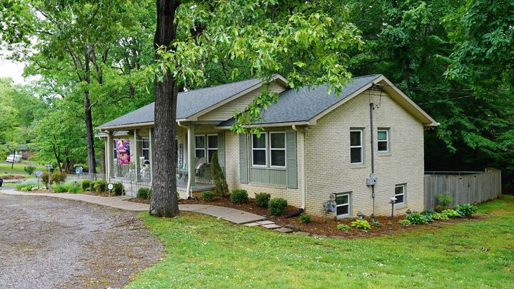 Property Photo: 100 Canary Dr TN 37055