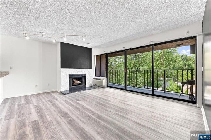 Property Photo:  55 Clinton Place 404  NJ 07601 