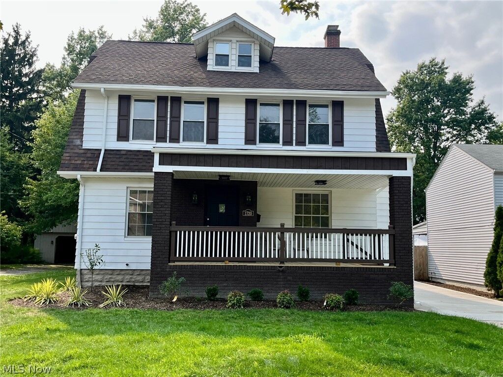 Property Photo: 1720 Beaconwood OH 44121