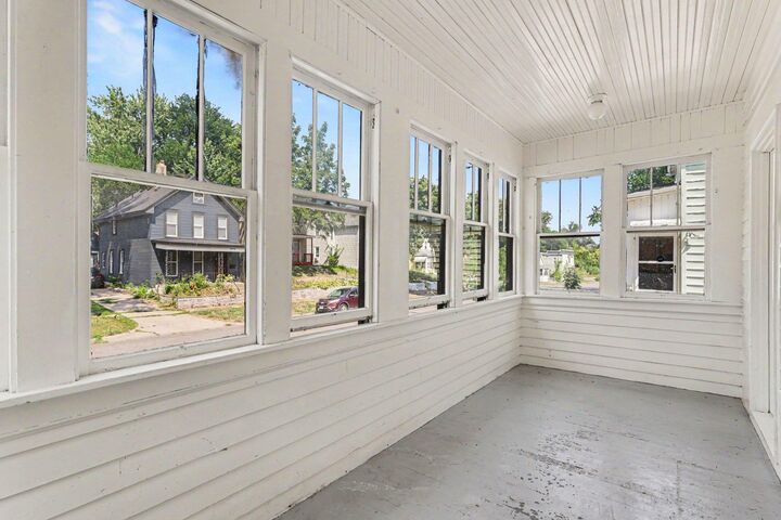 Property Photo:  498 Beaumont Street  MN 55130 