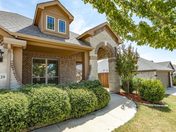 Property Photo: 5429 Quiet Woods Trail TX 76123