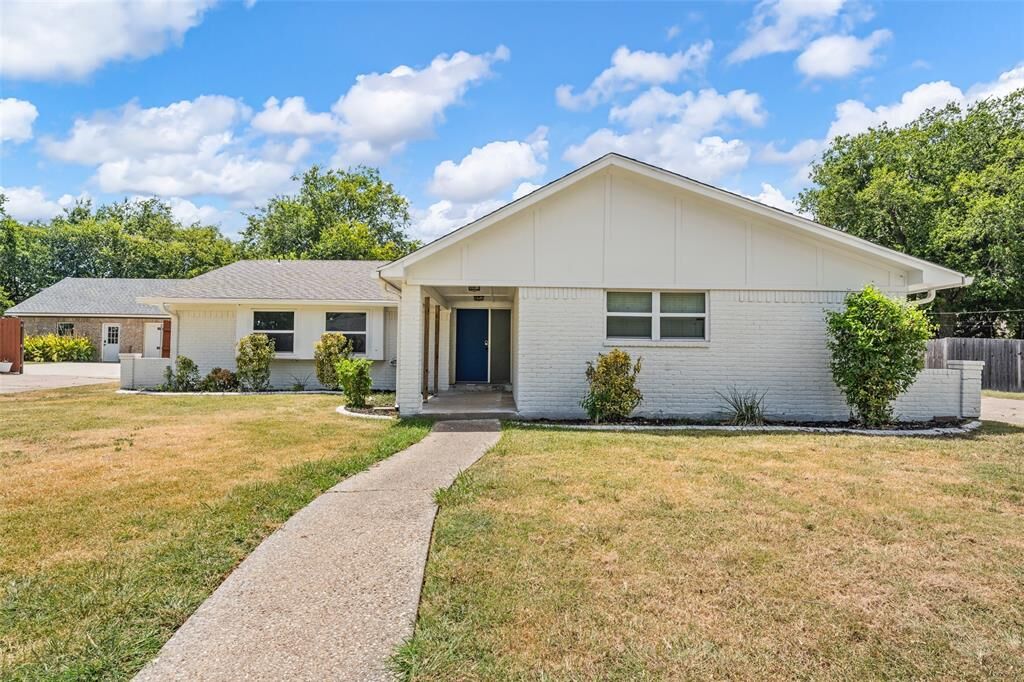 Property Photo: 229 Crockett Lane TX 76643