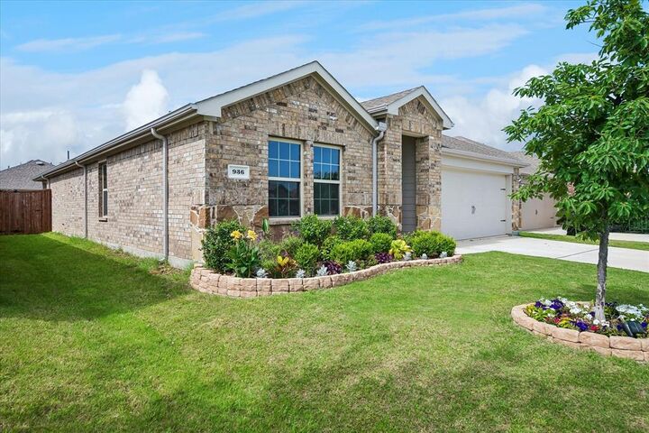 Property Photo:  936 Glover Drive  TX 76227 