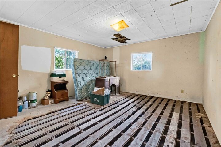 Property Photo:  400 S Cunningham Lane  AR 72701 