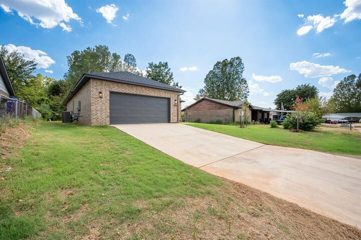 Property Photo: 9606 NE 3rd Street OK 73130