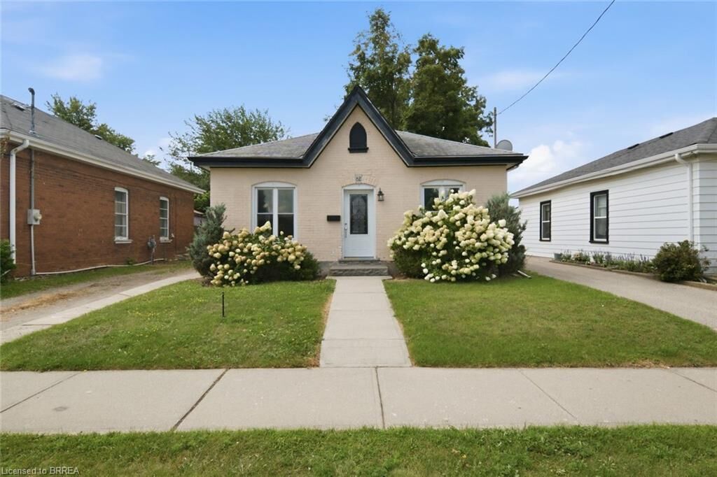 Property Photo:  82 St. George Street  ON N3R 1V4 