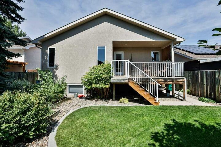 Property Photo:  54 Rivercrest Court W  AB T1K 7P4 