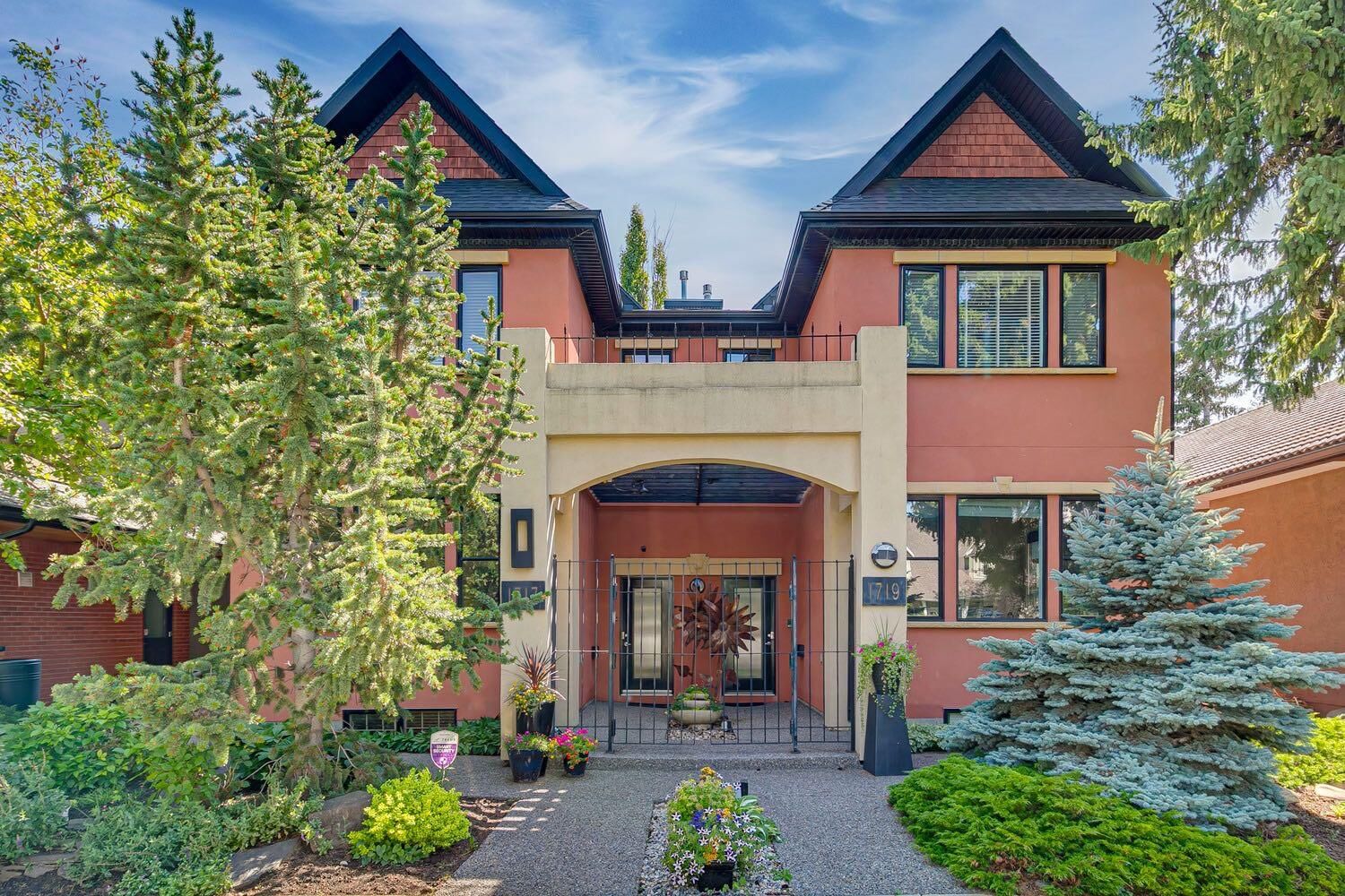 Property Photo: 1717 7 Avenue NW AB T2N 0Z5