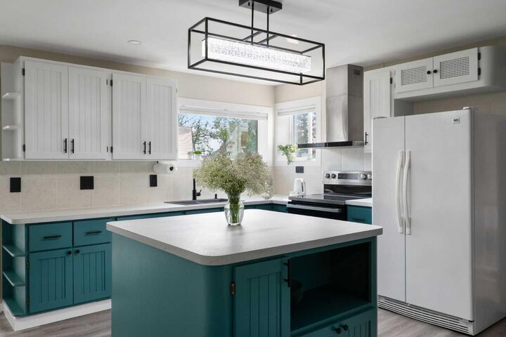 Property Photo:  222 45 Avenue W  AB T0L 0T0 