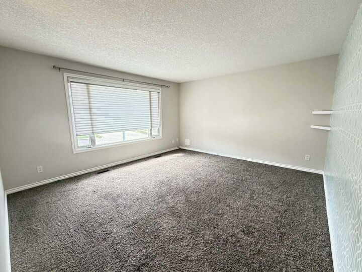 Property Photo: 298 Mountain Street AB T7V 1M4
