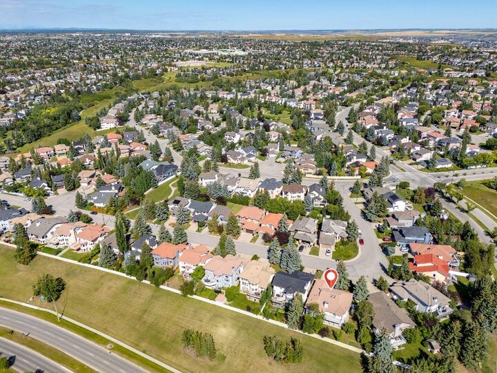 Property Photo: 37 Edgeview Road NW AB T3A 4T7