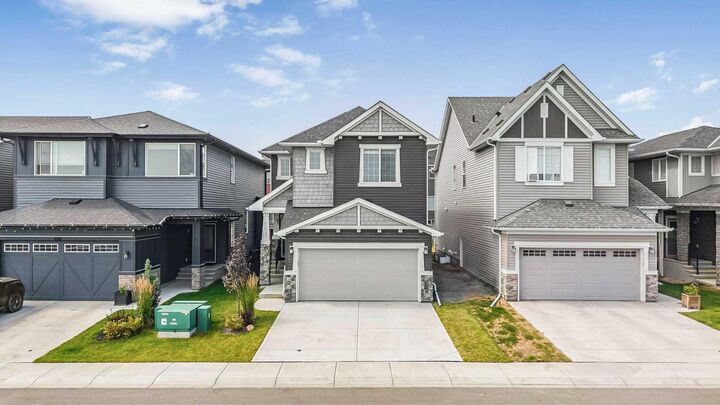 Property Photo:  1321 Bayview Point SW  AB T4B 5K1 