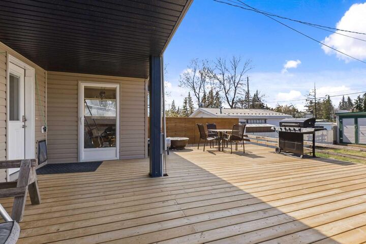 Property Photo:  4730 52 Street  AB T0E 1N0 