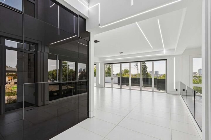 Property Photo: 1104 Drury Avenue NE AB T2E 0M2