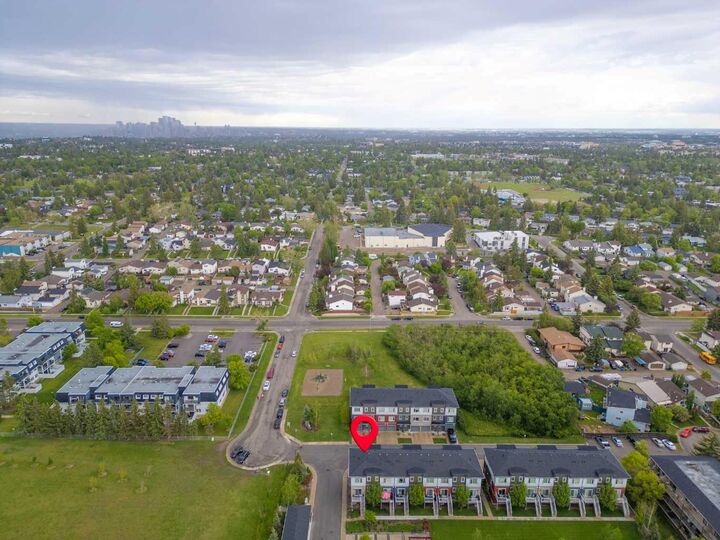 Property Photo: 5305 32 Avenue SW 2101 AB T3E 8A2