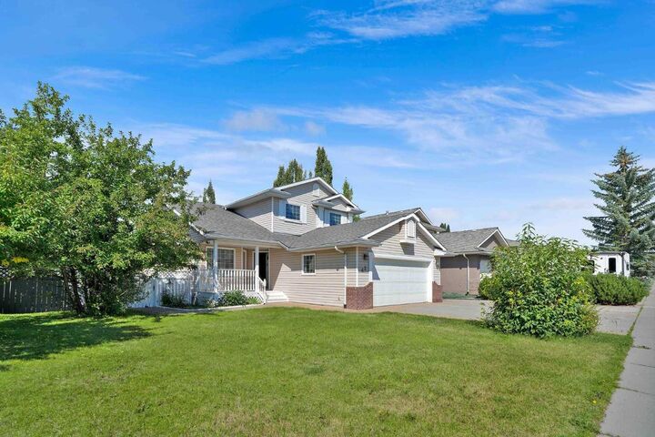 Property Photo:  62 West Mitford Crescent  AB T4C 1L2 
