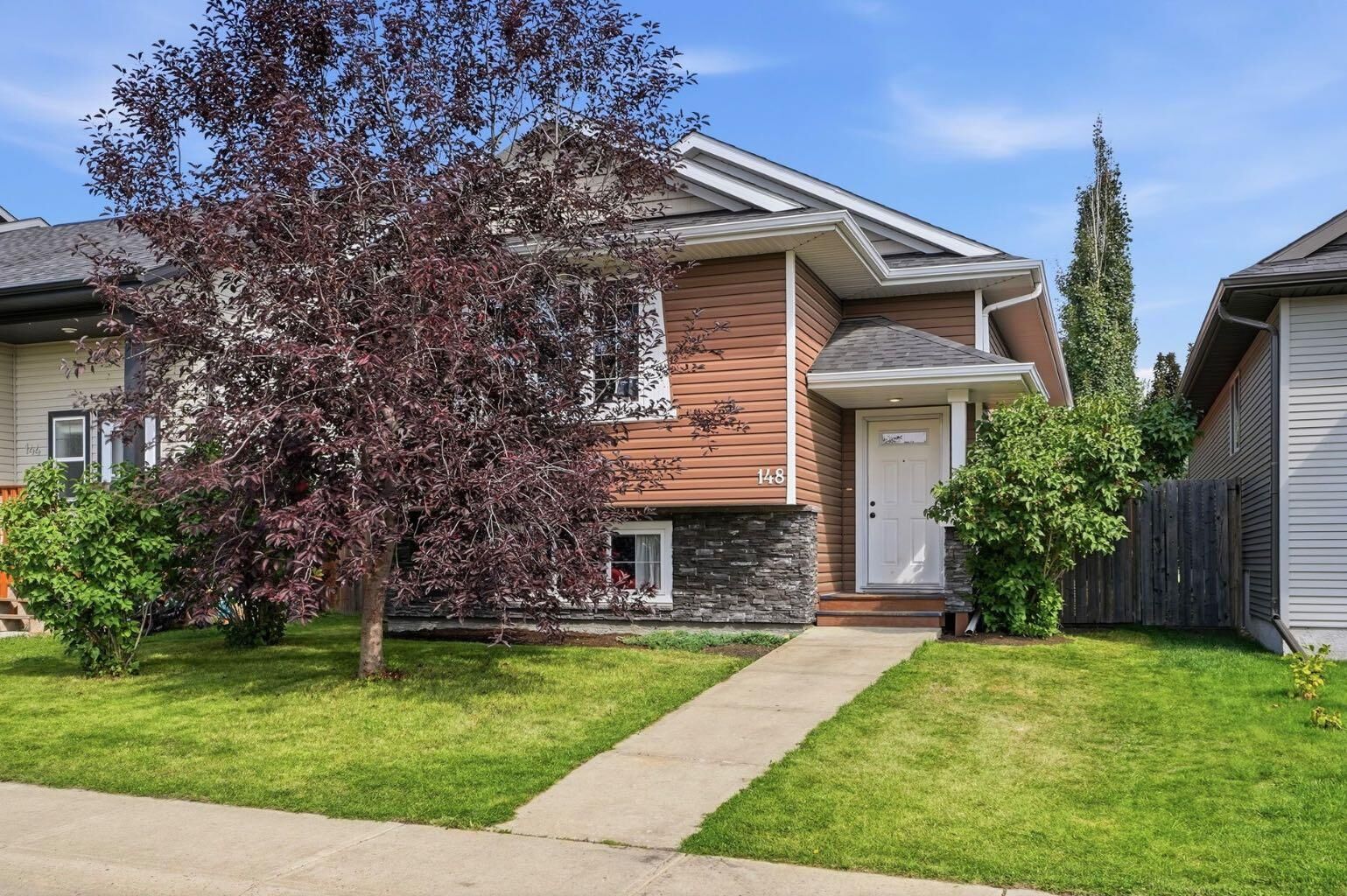 Property Photo: 148 Vickers Close AB T4R 2R2