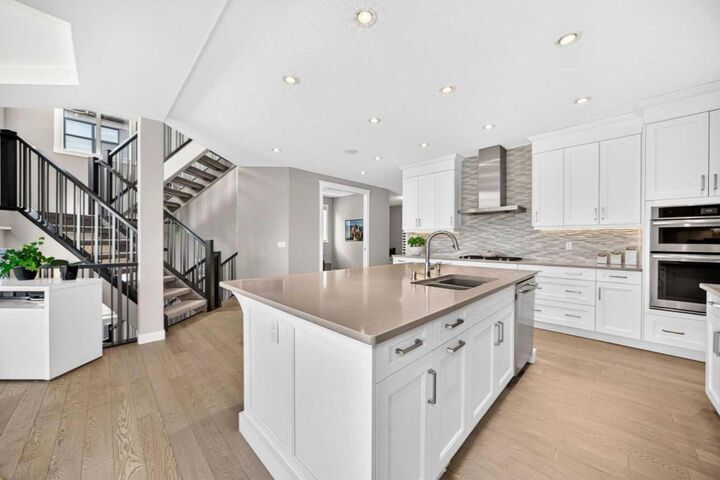 Property Photo: 33 Aspen Summit Circle SW AB T3H 0Z7