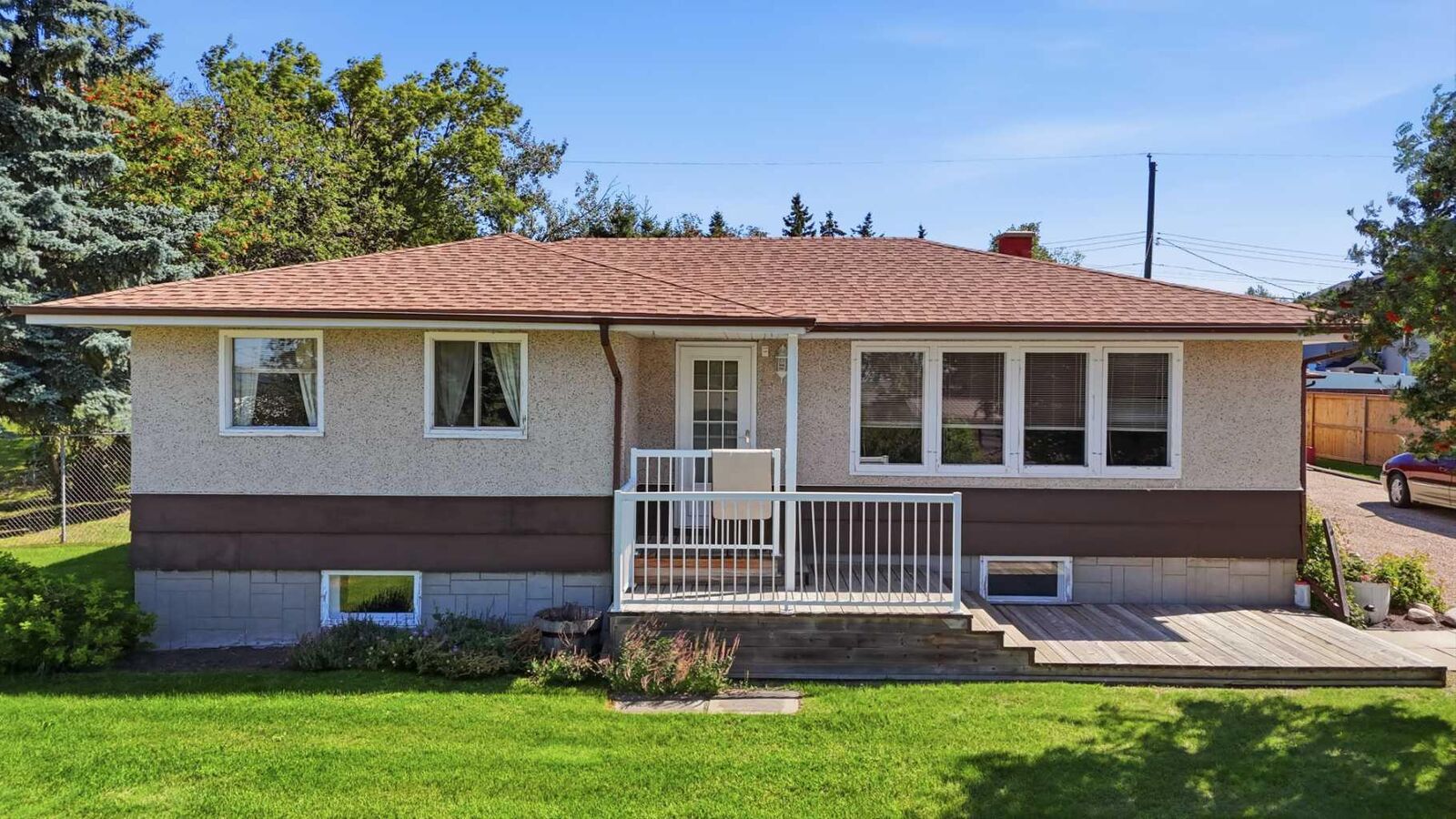 Property Photo: 4015 39 Street AB T4J 1A8